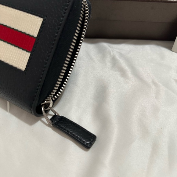 Brand New Unisex Authentic Gucci hand wallet ❤️ - Picture 3 of 4